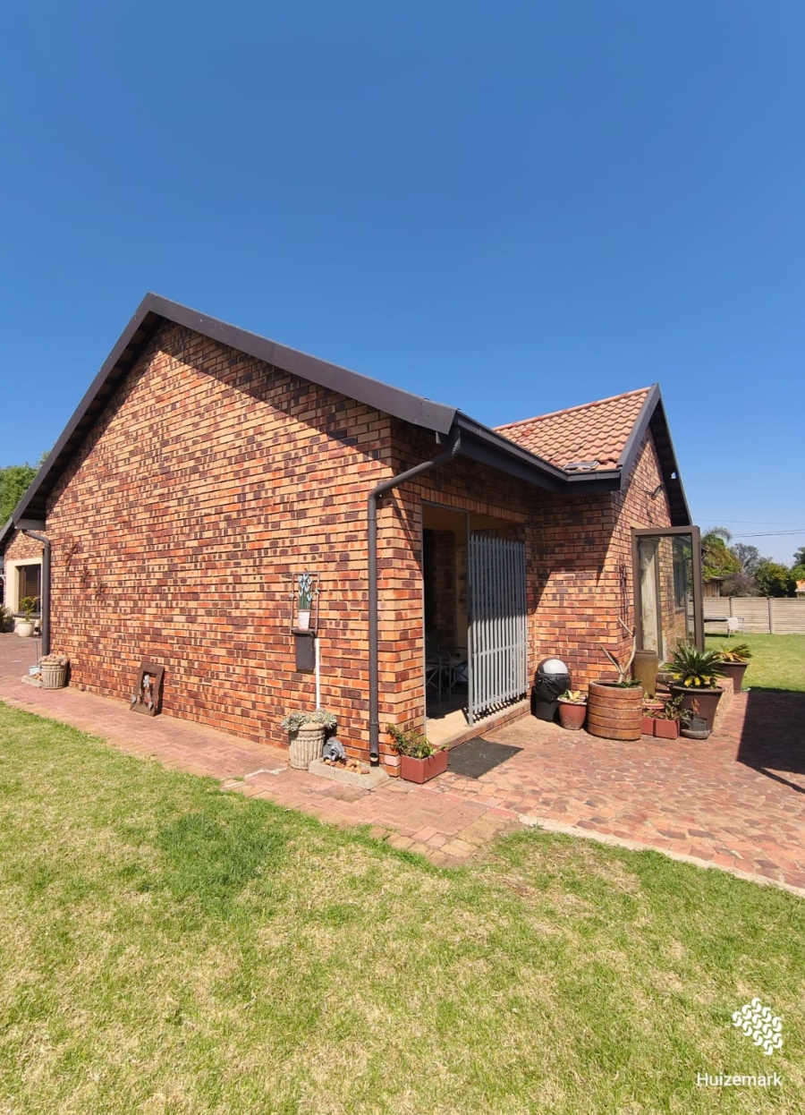 4 Bedroom Property for Sale in Roodia Free State